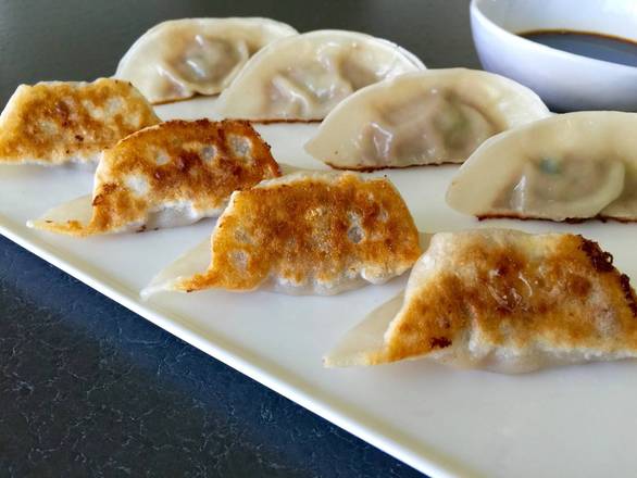 Pan fried dumplings 10 pcs 韩式煎饺（10pics)